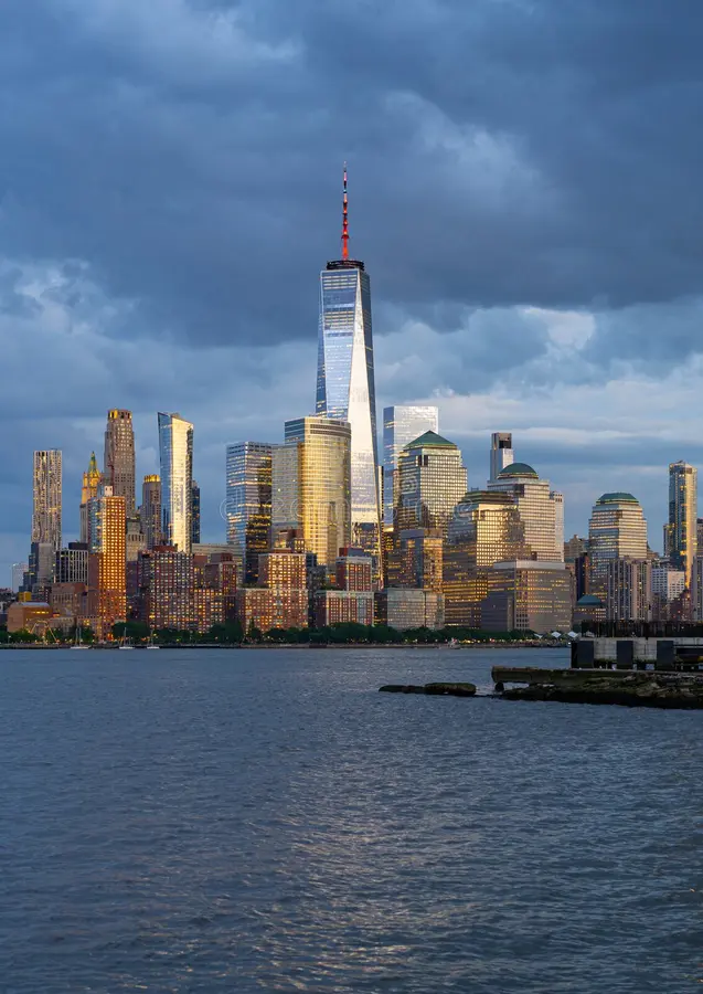 el-horizonte-de-la-ciudad-nueva-york-estados-unidos-skyline-nyc-panorama-rascacielos-bonitas-vistas-hermosa-vista-en-edificio-386443080